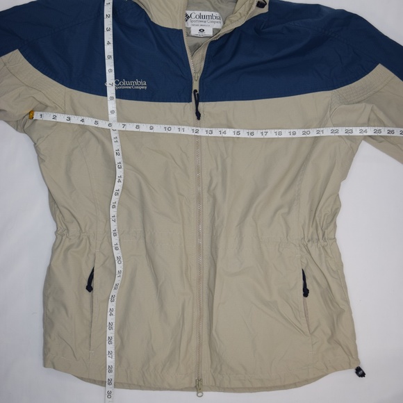 Great Condition Columbia Hooded Windbreaker jacket - Picture 6 of 8